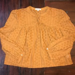 Made well pretty lace shirt never worn💕